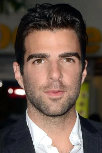 Zachary Quinto apparaît dans les saisons :