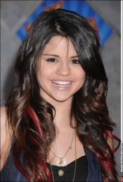 Avec qui joue t-elle dans cette srie ?