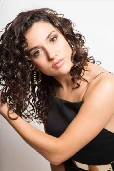 Quel est le nom de cette fille ?