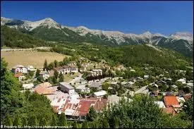 Commune Bas-Alpine, Seyne, localement appelée Seyne-les-Alpes, se situe en région ...