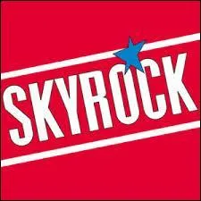 Quel type de musique est diffusée sur la radio "Skyrock" ?