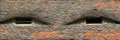 "Une des villes d'Europe les plus idylliques" (Forbes) : elle porte trois noms, dont Nagyszeben et Hermannstadt : mais quel est son nom officiel ?