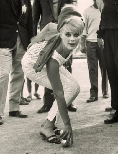 Dans quel sport originaire du Midi, les joueurs peuvent-ils s'opposer en triplette, en doublette ou en tête-à-tête ?