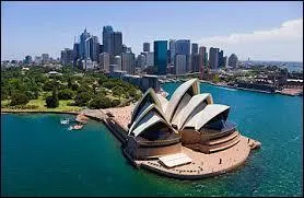Situé dans le port de Sydney, ce bâtiment entouré d'un parc est tout simplement 