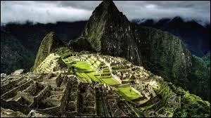 Et voici le Machu Picchu, une ancienne cité du XVe siècle, située 