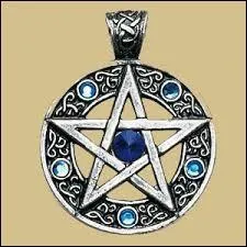 Le pentacle représente une étoile unicusale à cinq sommets. C'est une amulette utilisée dans les invocations magiques. Mais que prodigue-t-il à son utilisateur ?