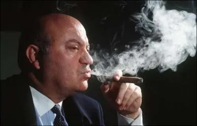 A force de descendre dans les sondages... ' (André Santini, à propos d'Edith Cresson)