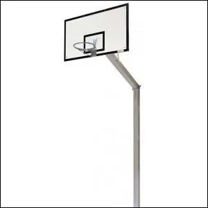 Gérard Depardieu s'est abîmé le nez lors d'un match de foot :