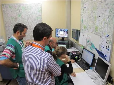 Lors de la simulation d'un accident nucléaire, mardi, quel moyen a été testé pour prévenir les habitants de La Chapelle-Viviers où le réseau téléphonique est peu fiable ?