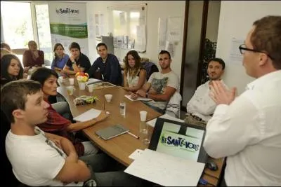 "Re Santé-Vous" est une petite entreprise poitevine spécialisée dans l'accompagnement des personnes âgées et la formation des soignants. Combien de personnes emploie-t-elle déjà ?