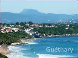 Je vous emmène à Guéthary, ville située sur ...
