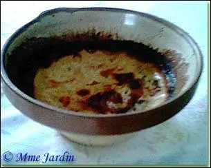 La teurgoule, semoule au lait sucrée et parfumée à la cannelle, est un dessert normand.