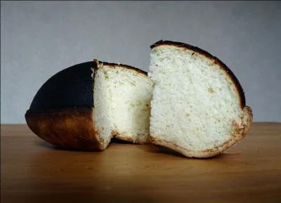 Le tourteau fromager est une pâtisserie bretonne à base de fromage de chèvre frais.