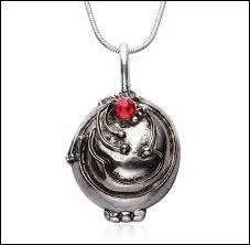 À qui appartient ce bijou ?