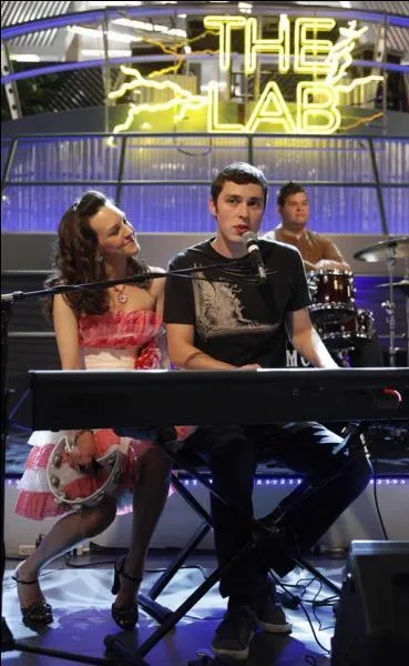 Dans quelle saison, le laboratoire se transforme en discoth&egrave;que nomm&eacute;e "The Lab" ?