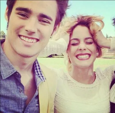 Dans la série "Violetta", León est-il amoureux de Roxy ?