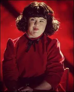 Je ne ferai qu'une question sur la quatrième saison. Jamie joue le rôle de la marionnette du ventriloque Chester. Celui-ci a des hallucinations et la croit réelle. Quel nom lui donne-t-il ?