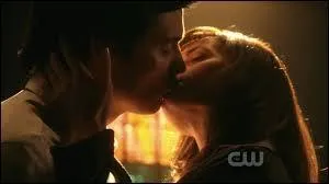 Clark travaille avec Lois.