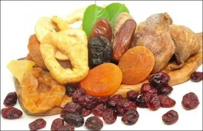 Si on le tient, on monopolise la parole dans une conversation ou dans une réunion :