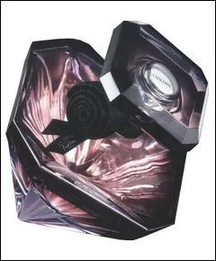 Quelle est cette fragrance incontournable dont l'égérie de la maison Lancôme n'est autre que Pénélope Cruz et qui depuis 1990 est le maillon fort de la marque ?