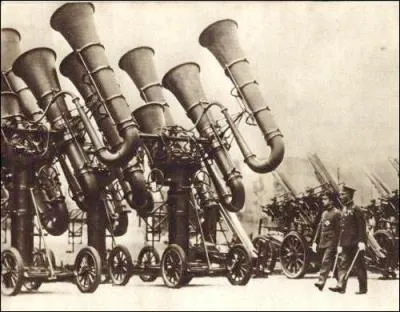 Si l'on se fie à cette image, force est de reconnaître que le tuba n'a pas eu que des applications pacifiques : de quoi s'agit-il ?