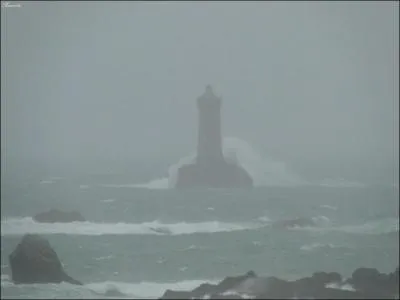 Sorte de pluie qui se forme par les vagues qui se brisent :