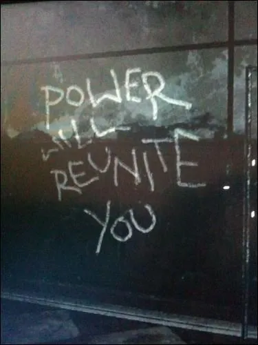 Quand on joue en multijoueurs à 3 ou 4, sommes-nous tous dans la même pièce au départ ?