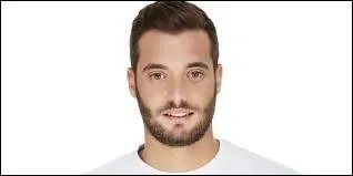 Frère d'Émilie, il a fait les 400 coups avec Coralie durant une semaine. Qui est-il ?