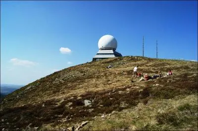 De quel massif le ballon de Guebwiller (1424 m&egrave;tres) est-il le point culminant ?