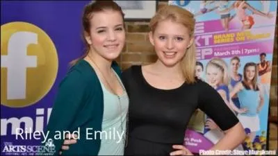 A-t-elle une sur ? Si oui comment s'appelle-t-elle ?