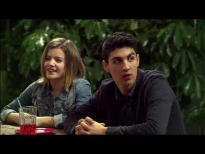 Devant quoi Riley a-t-il appris la routine des régionales à James (saison 1) ?