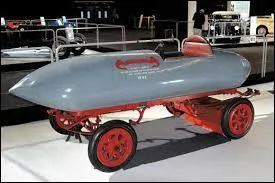 Comment s'appelle la première voiture électrique à avoir atteint les 100km/h ?