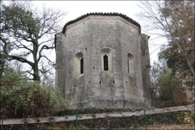 Près de l'observatoire de Haute-Provence, vous pourrez découvrir un prieuré qui se distingue par son baptistère peut-être d'origine paléochrétienne, quel est son nom ?