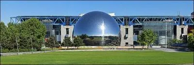 En quelle année a été ouverte la cité des sciences à Paris ?