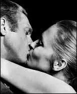 C'est l'un des baisers les plus hot du cinéma mondial, qui commence bien longtemps avant lors d'une partie d'échecs des plus chaudes également. Quel est ce film qui réunit sensuellement Steve Mac Queen et Faye Dunaway ?