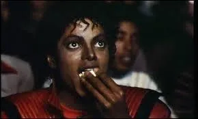 Dans quel clip voit-on Michael Jackson manger du pop-corn ?