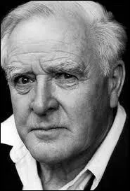 Quelle oeuvre n'a pas été écrite par le romancier britannique David John Moore Cornwell, dit John le Carré ?