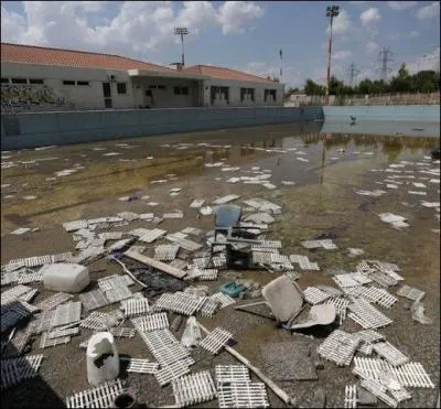 Ce pays a dépensé plus de 10 milliards d'euros... Hélas, trois fois Hellas ! C'était avant "sa" crise ! Où est-ce ?