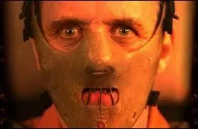 Hannibal Lecter ne ressemble pas aux vilains évoqués précédemment. Lui, il est cannibale et dévore avec plaisir ses victimes. Il est né en 1933, en Lituanie. Il retrouvera les assassins de sa jeune sœur, et les mangera vivants. Connu comme psychopathe, il étudia pour devenir un spécialiste des tueurs. Lequel de ces actes est réellement de lui ?