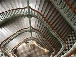 Qui a dit : ''Moi, j'ai pas pris l'ascenseur politique, j'ai pris l'escalier politique ! ''