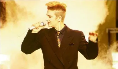 La chanson "Voyage, Voyage", de Desireless, fut sponsorisée par Air-France !