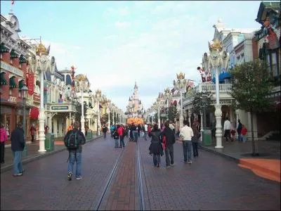Quelle est cette fameuse rue inspirée de la ville natale de Walt Disney ?