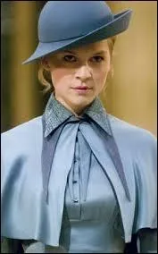 Bien sûr qu'elle est élégante, Fleur ! Encore heureux, car elle tient cela de quoi donc ?