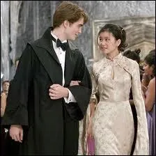 C'est sans nul doute le couple le plus glamour et le plus élégant de toute la saga, que Cédric et Cho ! Pour quelle occasion sont-ils ainsi parés ?