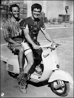 Deux des acteurs principaux du film, Charlton Heston et William Boyd, ont gardé leurs costumes (et leurs spartiates ?) pour faire de la vespa, dans les studios Cinecitta de Rome. Quel est ce film  ?