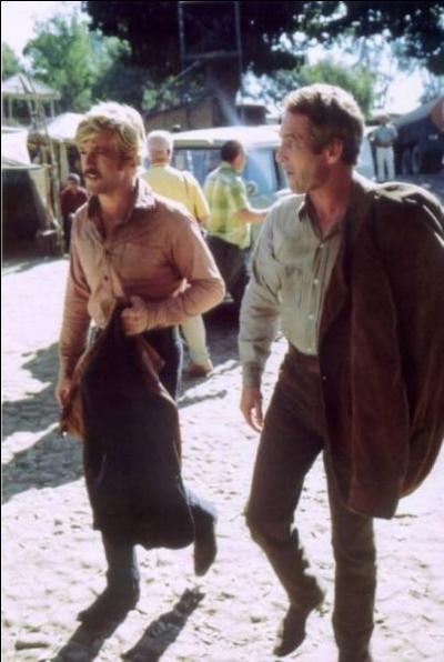 Le couple d'acteurs a tourné plus d'une fois ensemble. C'est aux costumes que l'on peut reconnaître le film dont est tirée cette photo de tounage, avec Robert Redford et Paul Newman...