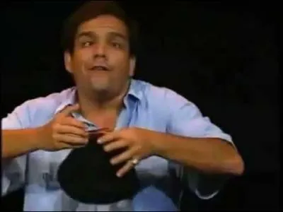 Je me présente : Je m'appelle Edmond de Char d'Acier, je suis comédien professionnel !