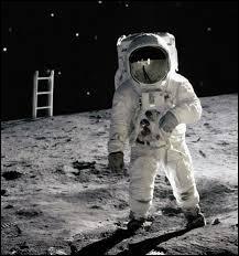 Combien de personnes ont marché sur le sol de la Lune ?