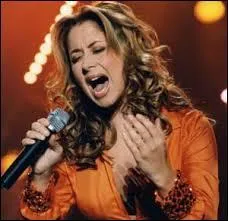 Qui est cette chanteuse qui nous hurlait  Je t'aime  en 1996 ?