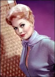 KIM Novak était l'une des grandes stars de l'âge d'or hollywoodien, mais KIM n'était pas du tout son vrai prénom, elle qui s'appelait Marilyn. Le studio voulait lui imposer quel prénom ?
